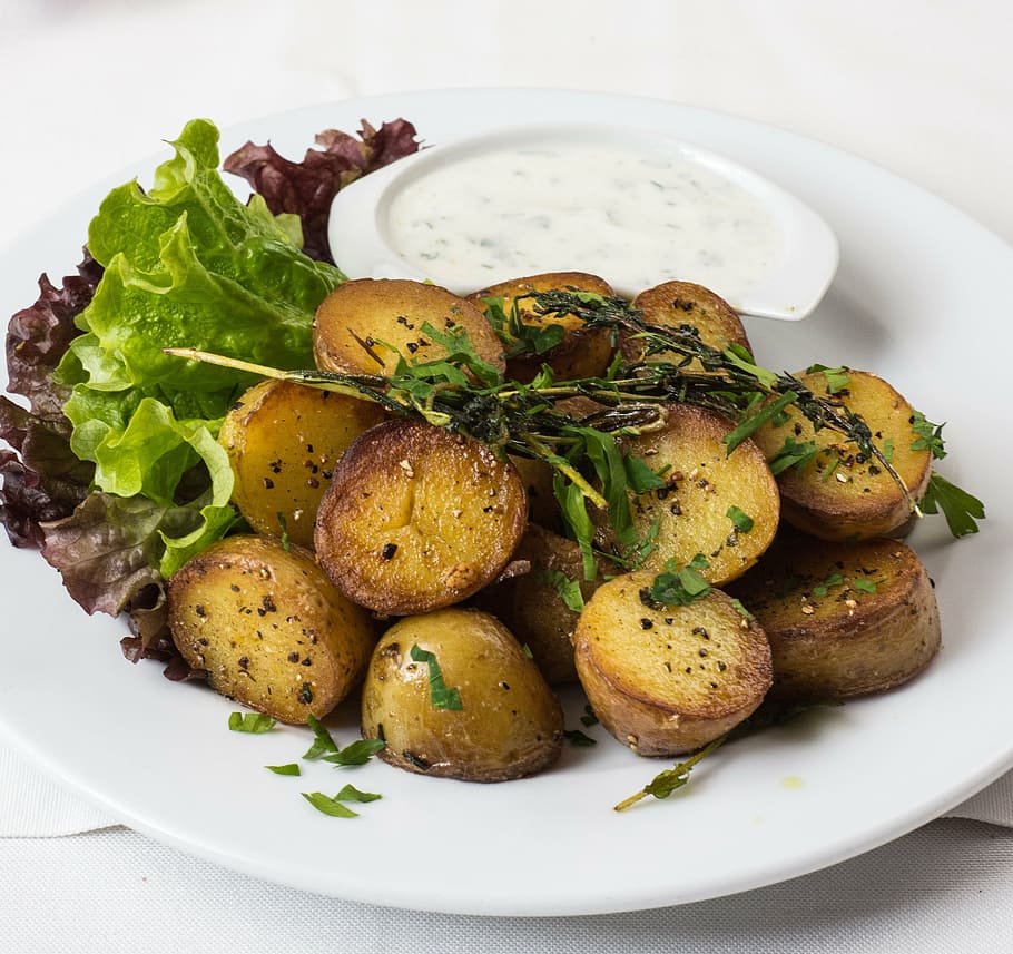 potato on plate, baked potatoes, gourmet, garlick sauce, food, dinner, baked, potato, meal, delicious