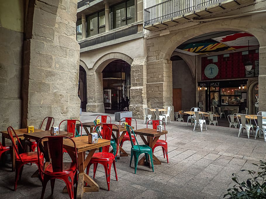 lleida, street, city, cafeteria, chairs tables, colors, stone, old, modern, arches