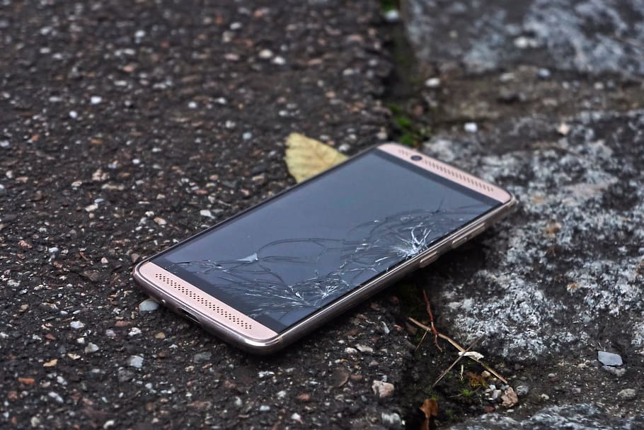 smartphone android perak, tanah, smartphone, ponsel, layar sentuh, layar, hilang, rusak, hancur, cacat