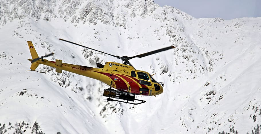 желтый, красный, вертолет, горы, снег, аварийно-спасательные работы, спасательный вертолет, летать, помощь, воздушное спасение