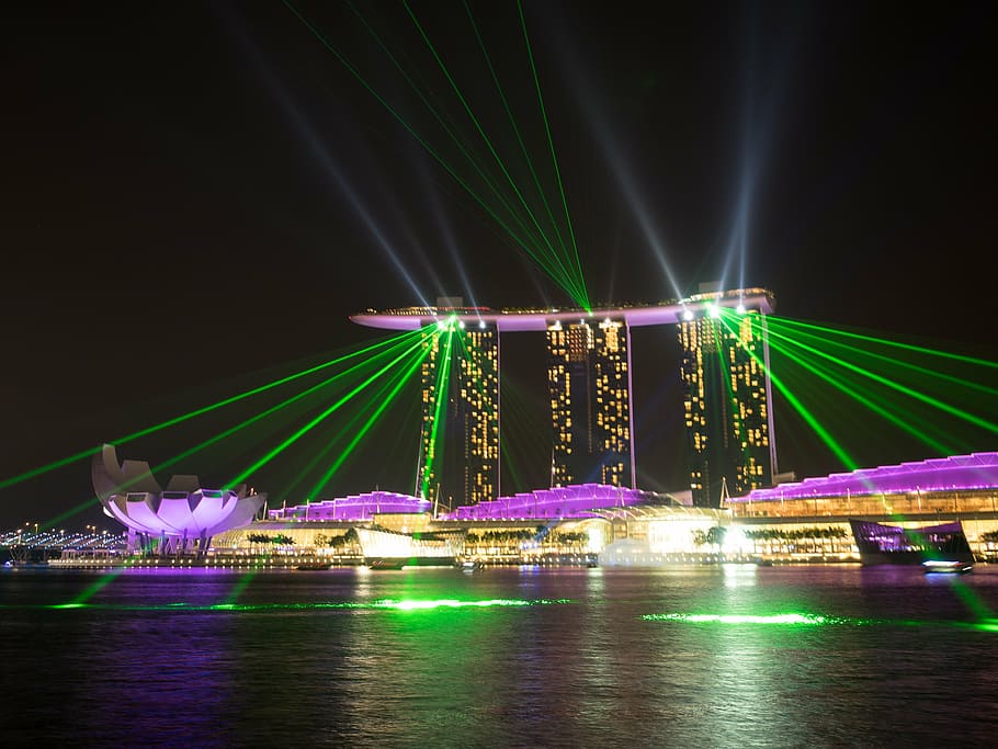 púrpura, verde, iluminado, edificios, singapur, hoteles, marina bay sands, noche, espectáculo de luces, espectáculo de láser