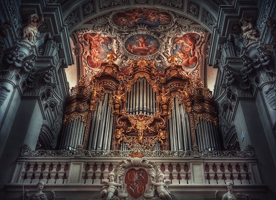 foto de ángulo bajo, religioso, pintura, dentro, techo del edificio, Passau, Dom, Catedral de San Esteban, passauer stephansdom, silbato de órgano