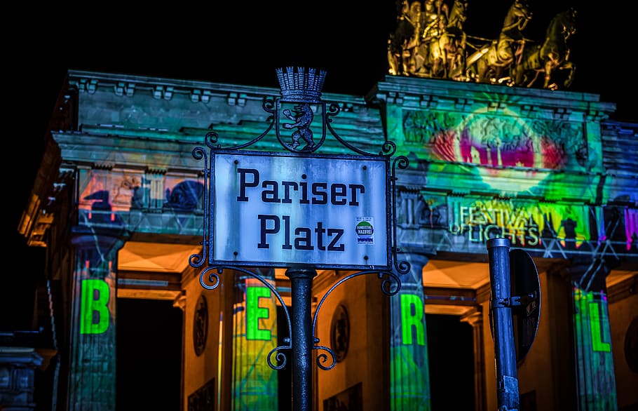 night photograph, long exposure, brandenburg gate, night, evening, dark, illuminated, colorful, berlin, landmark