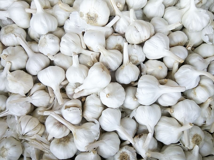 garlic, spice, white color, large group of objects, full frame, backgrounds, food and drink, freshness, food, abundance