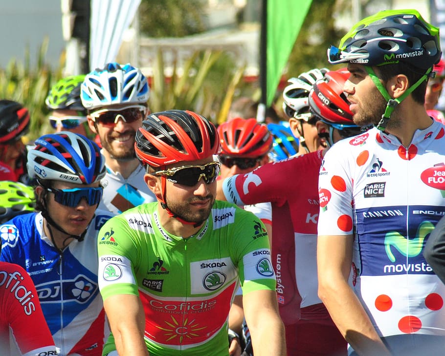 cycling races, before the start, sprinter jersey, group of people, men, headwear, young men, young adult, sport, helmet