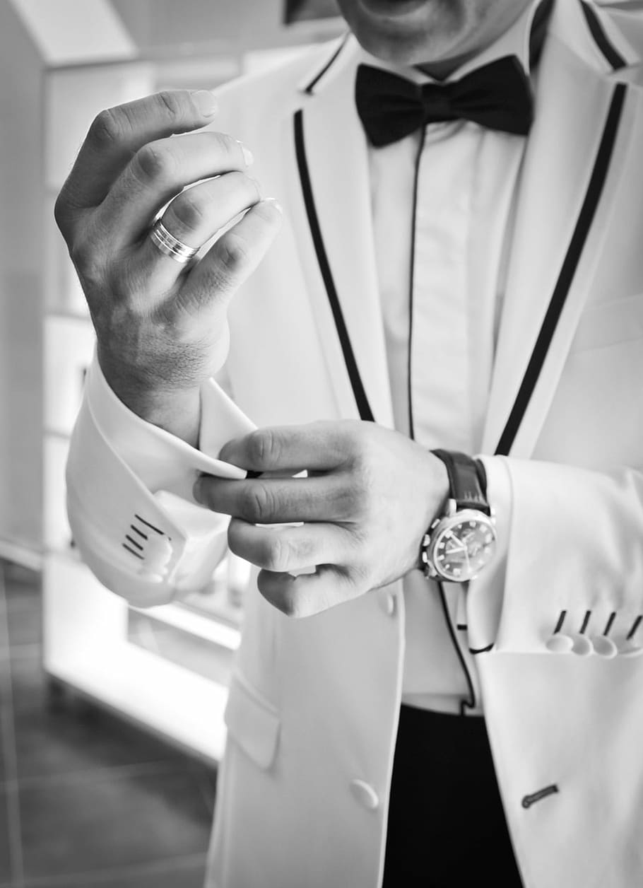homem, branco, smoking, genro, abotoaduras, preto e branco, gravata borboleta, terno, mão humana, apenas um homem