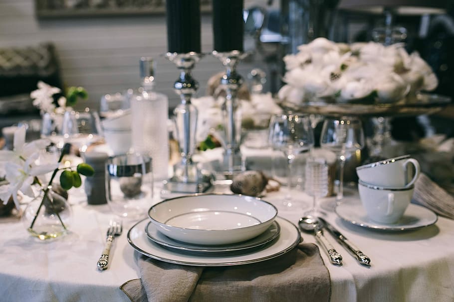 restaurant dinner table, decorated, quail eggs, feathers, Fancy, restaurant, dinner, table, white, elegant