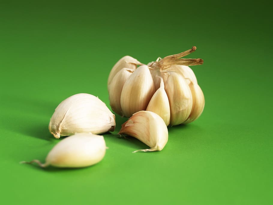 white garlics, garlic, meals, seasoning, white, clove, closeup, isolated, ripe, nobody