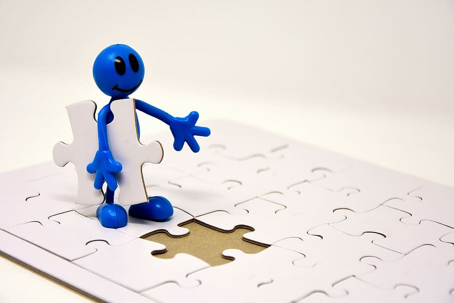 blue, character, holding, jigsaw puzzle, figure, puzzle, last part, success, finishing, joining together