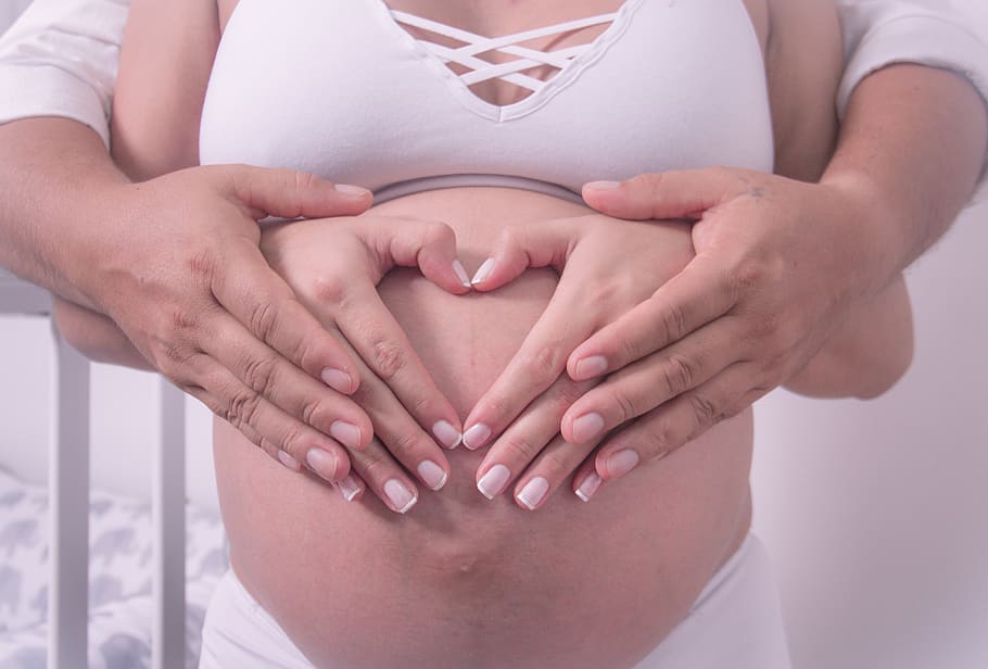 mulher violência, empresários, mulher grávida, gravidez, criança, bebê, grávida, barriga, abdome humano, parte do corpo humano