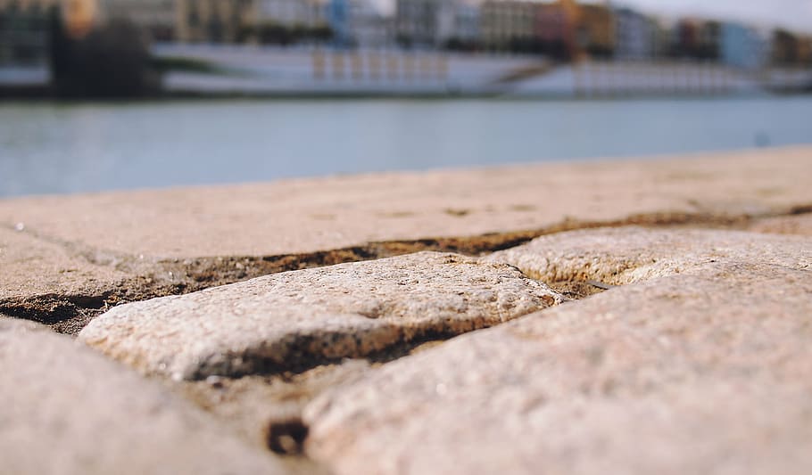 close, brown, concrete, surface, pavement, ground, water, day, outdoors, nature