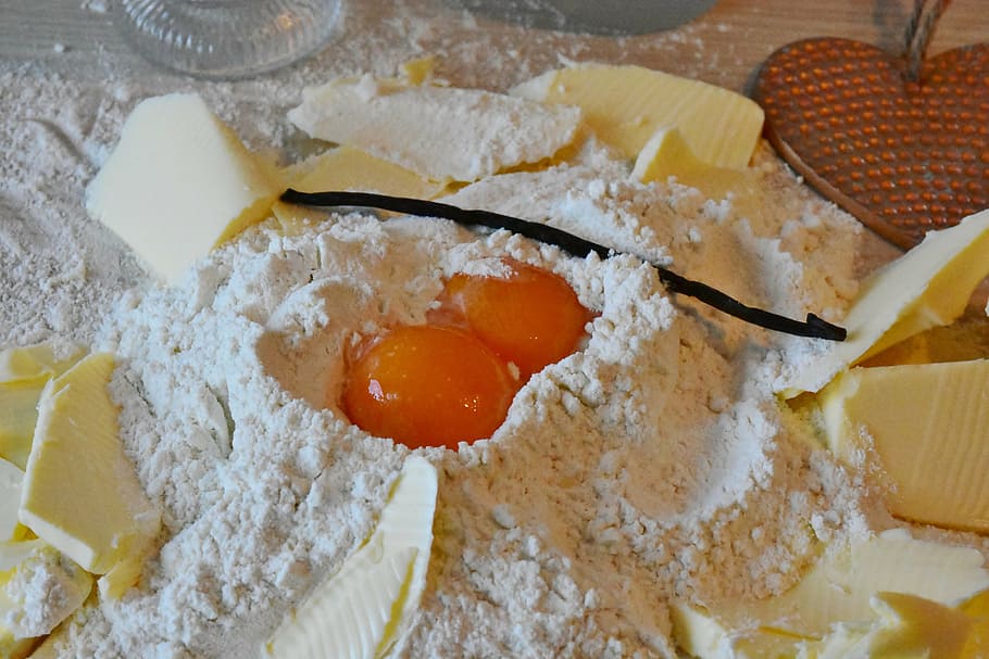 flour, two, egg yolks, egg, butter, sugar, bake, dough, cake, advent