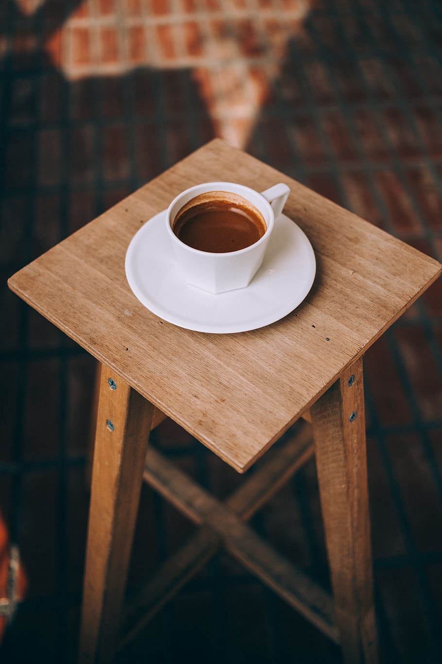 coffee, cup, table, beverage, drink, brew, caffeine, mug, wooden, stool