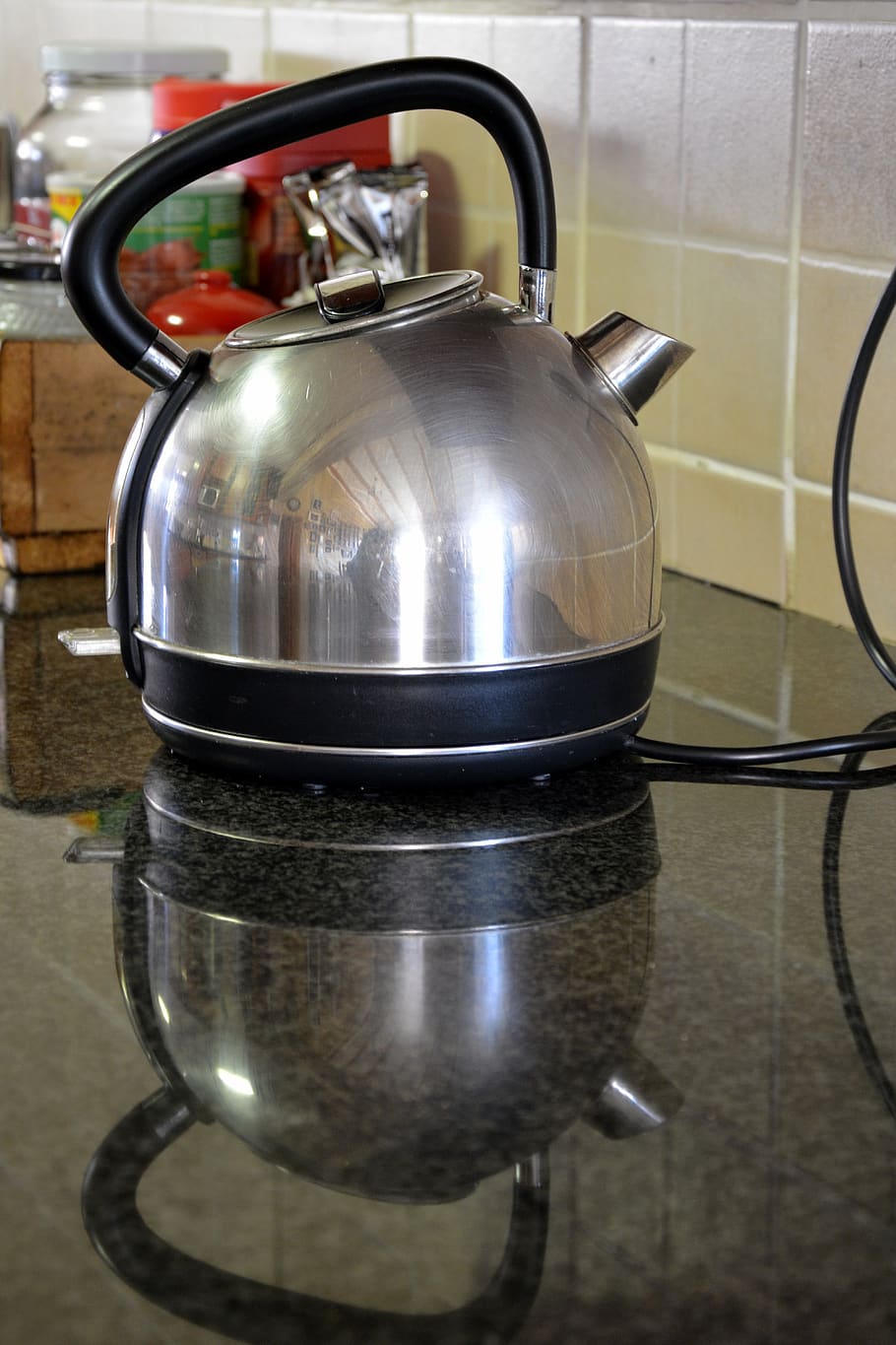 electric kettle, kitchenware, appliance, indoors, metal, household equipment, domestic room, kitchen, kitchen utensil, home