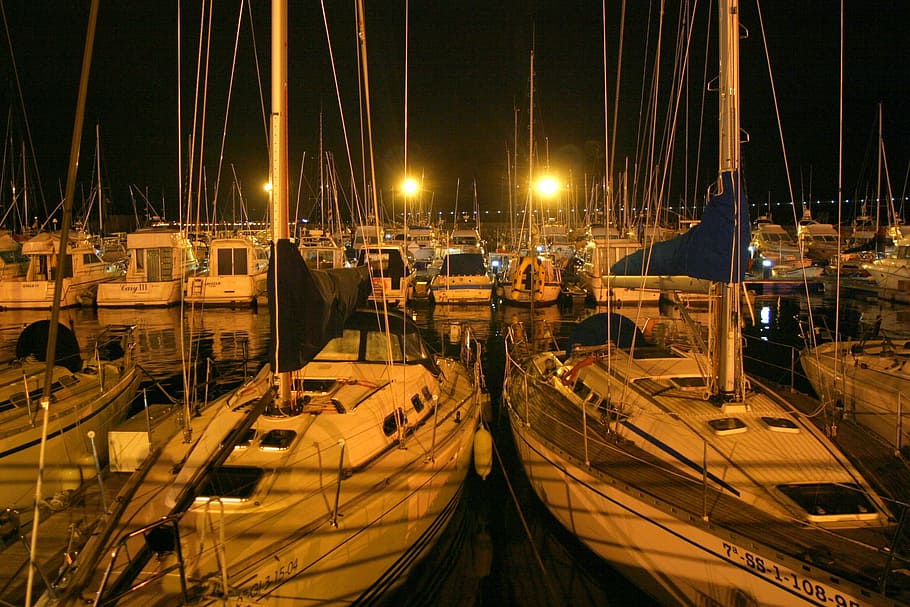 port-night-mood-ships-boats.jpg