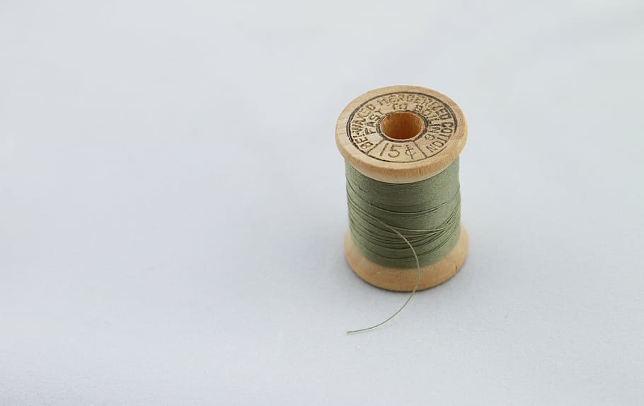 green, thread spool, green thread, sew, sewing, wooden spool, vintage, antique, sewing antique, old thread