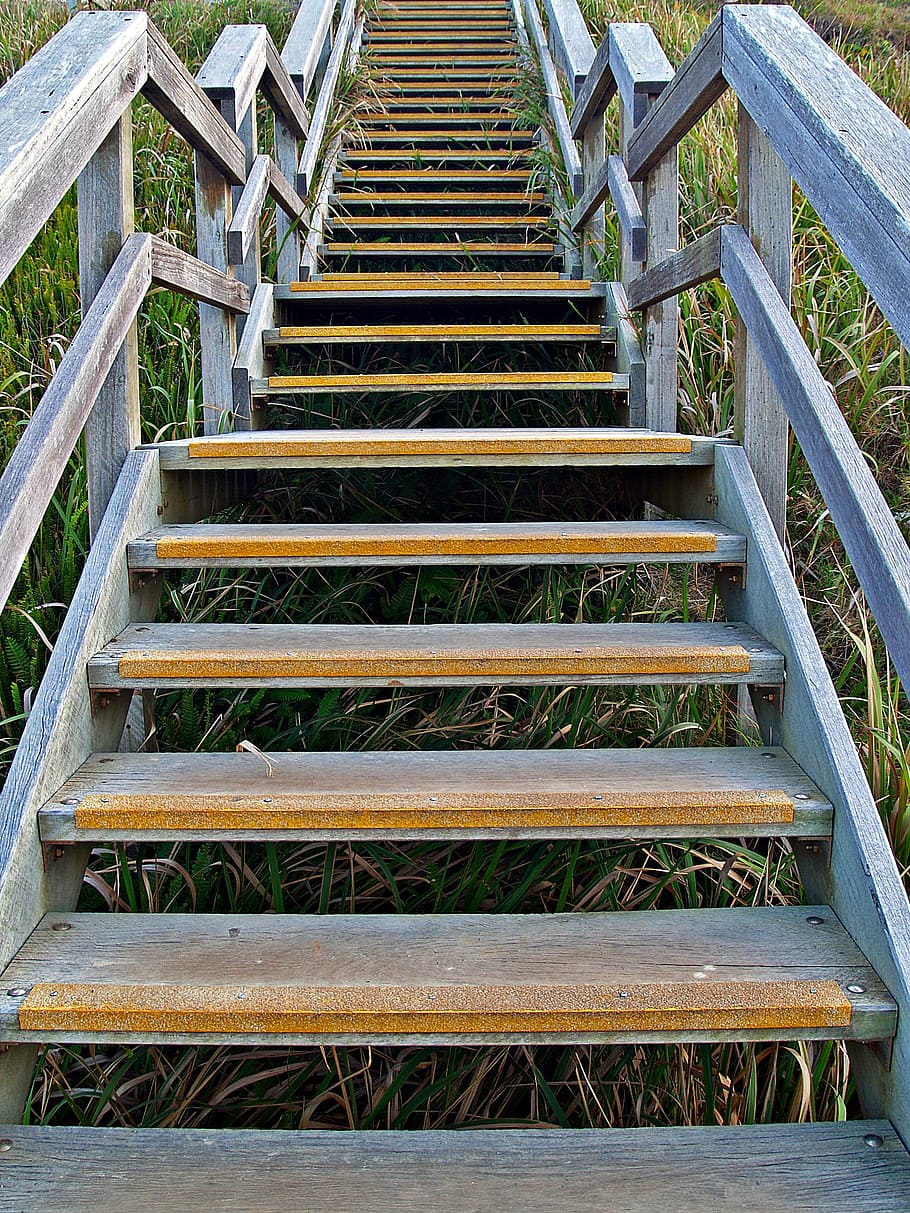 stairs, stairway, steps, staircase, treads, railing, handrail, walkway, walking, run