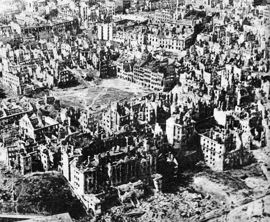 1945, Reruntuhan, Warsawa, Perang Dunia II, pemboman, bangunan, foto, domain publik, ww2, hitam dan putih