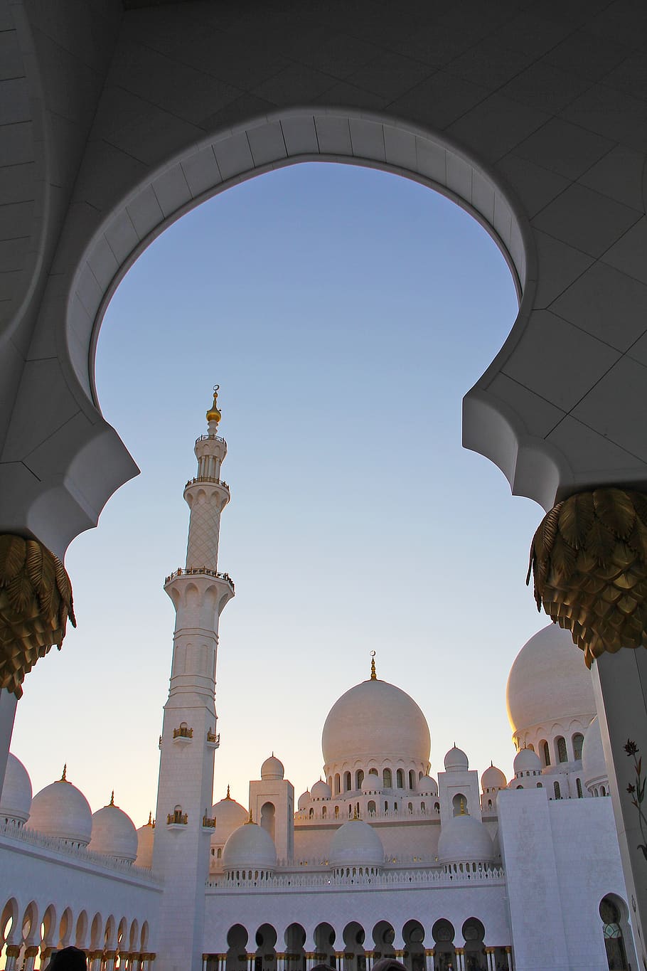 pray, muslim, sheikh zayed grand mosque, mosque, minaret, architecture, religion, travel, dome, landmark