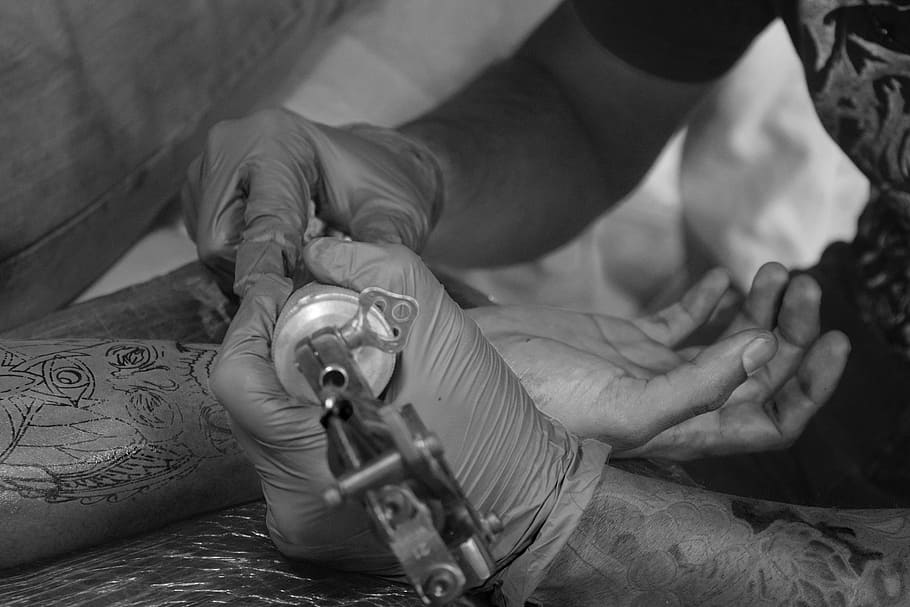 tattoo-artist-tattooing-tattoo-guatemala