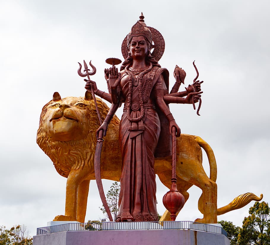 estatua de mangal mahadev durga maa, estatua de durga maa, estatua hindú, mauricio, estatua, león, oro, hinduismo, templo, fe