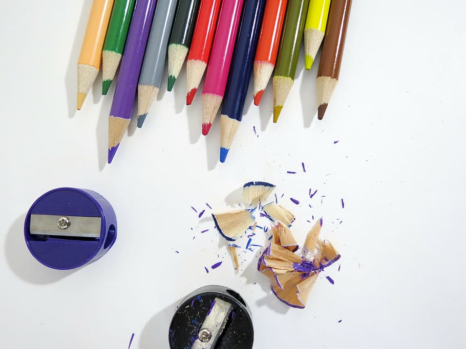 lápices de colores variados, azul, negro, sacapuntas, lápiz, de color, color, lápiz de color, arte, dibujo
