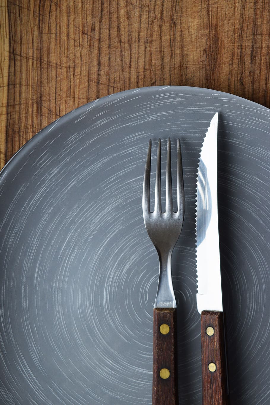marrón, mango, cuchillo, tenedor, parte superior, gris, cerámica, plato, cuchillo y tenedor, diseño del menú