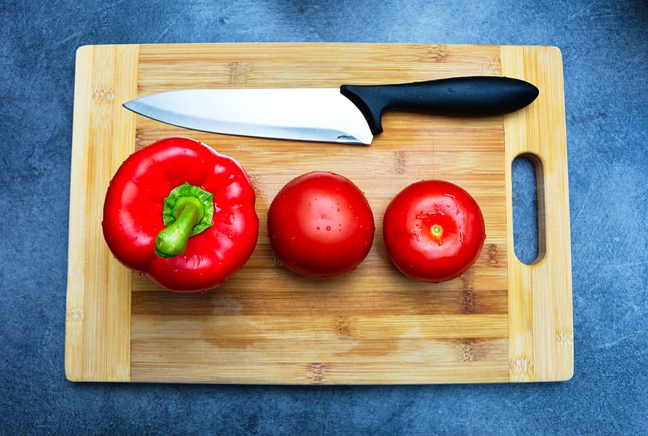 pepper, tomatoes, cutting board, knife, vegetables, food preparation, slicing, food, healthy, red