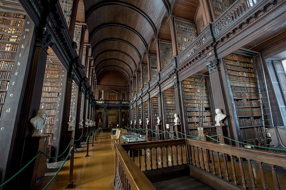 marrón, de madera, barandas, interior, sala, trinity college, biblioteca, dublín, irlanda, arquitectura