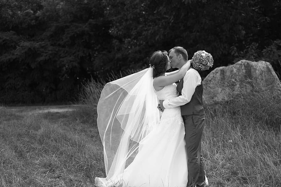 grayscale photo, newly, wedding couple, kissing, Wedding, Pair, Love, Kiss, Flowers, kiss flowers