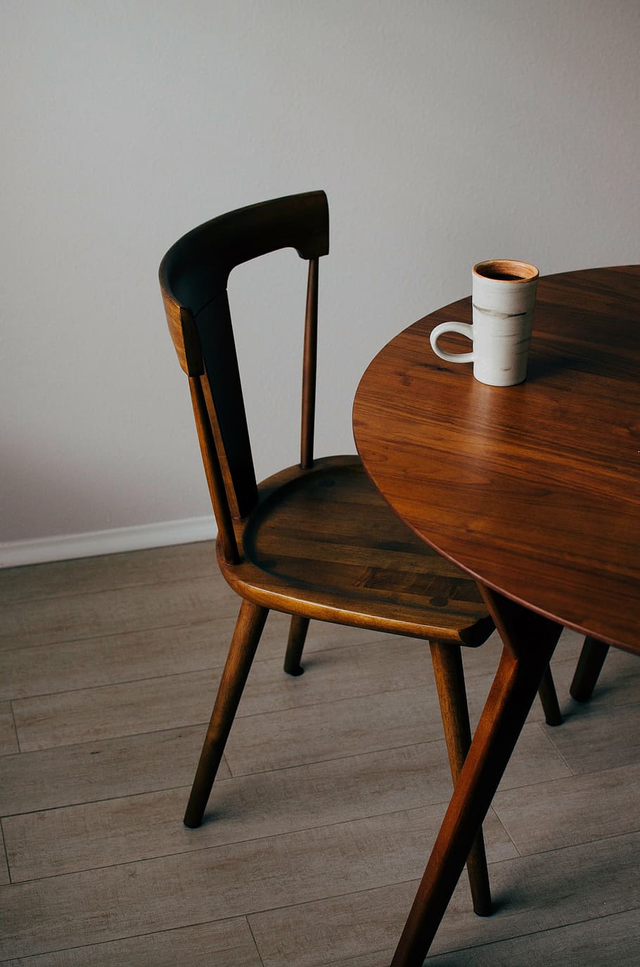 ブラウン, 木製, 椅子, 横, 白, セラミック, コーヒーマグ, テーブル, マグ, カップ
