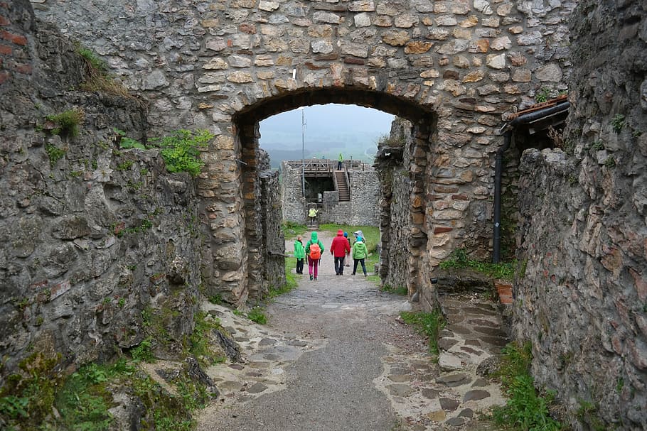 fotografia, quatro, crianças, caminhada, corredor, castelo, castelo Eisenberg, pedras, parede, idade média