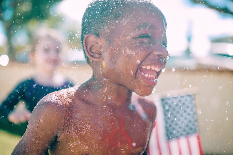 anak-anak, anak, Anak laki-laki, senang, tersenyum, tertawa, orang-orang, Amerika Serikat, bendera, air
