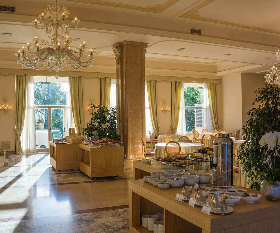 white, bowls, table, villa cortine palace, breakfast room, restaurant, chandelier, luxury, sirmione, lake garda