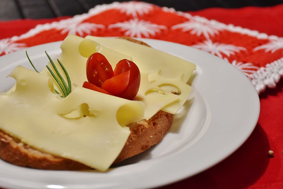 selective, focus photo, cheese, bread, plate, cheese bread, bread covering, semi-hard cheese, emmental, butter