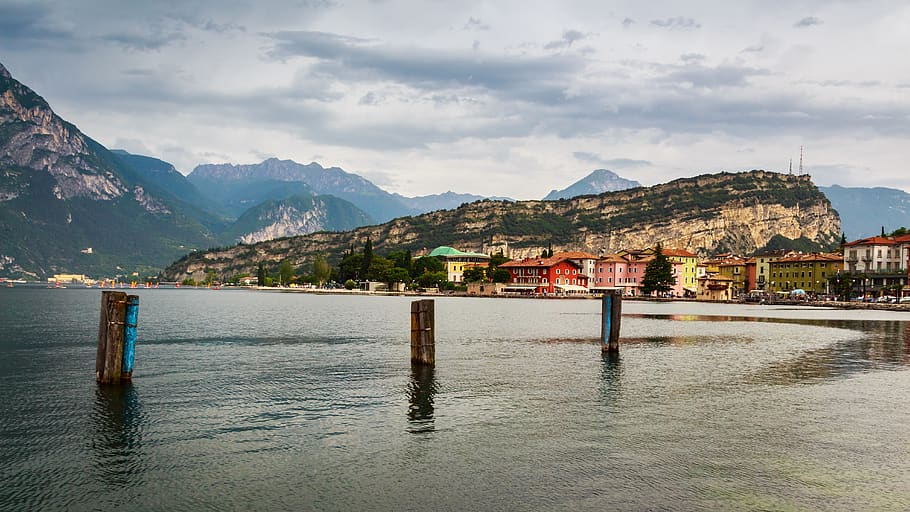 Torbole, Garda, Italia, Malcesine, montañas de Garda, Riva, montañas, paisaje, paseo marítimo, barcos