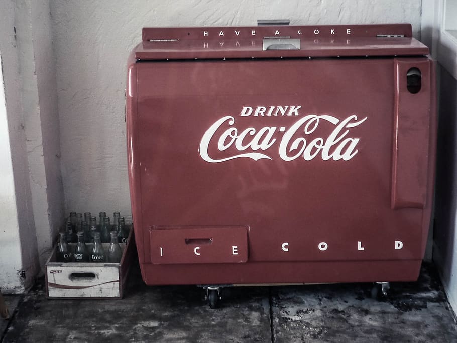 refrigerador, oldschool, vintage, coca cola, botellas, hielo, frío, texto, escritura occidental, comunicación