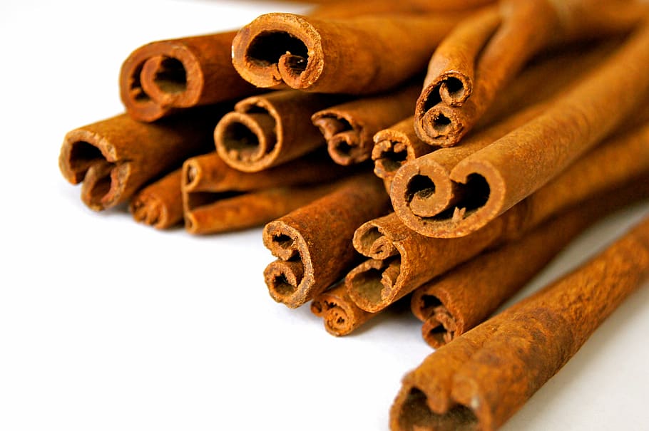 pile, cinnamon roll, white, surface, cinnamon, cinnamon stick, rod, kitchen, spice, raw