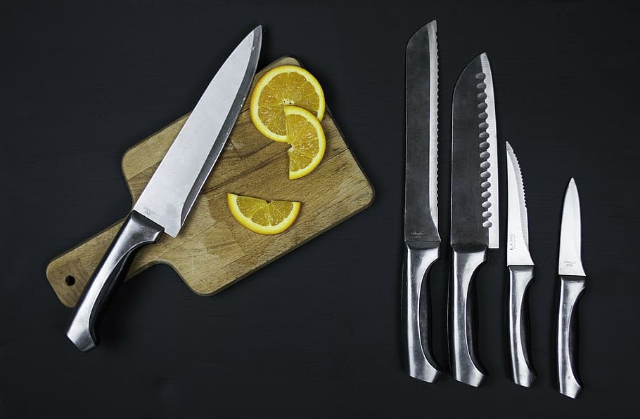 cinco, acero inoxidable, cuchillos de acero, en rodajas, naranja, fruta, comida, cocina, utensilios de cocina, cuchillo