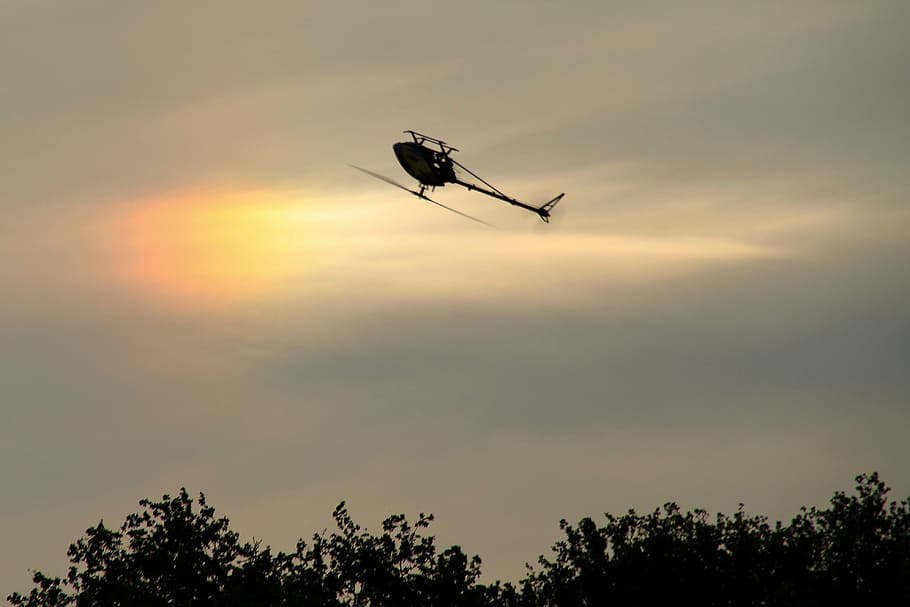 modelo de helicóptero, como, halo, modelo de vuelo, control remoto, vuelo, helicóptero, cielo, silueta, puesta de sol