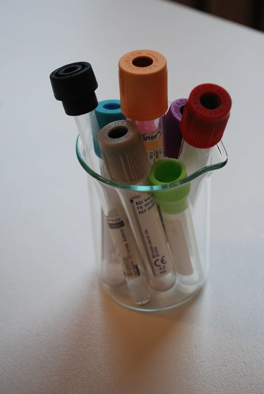 recipientes de vidro de cores sortidas, laboratório, médico, diagnóstico, sangue, tubo, luva, diagnosticador, pesquisa, o teste