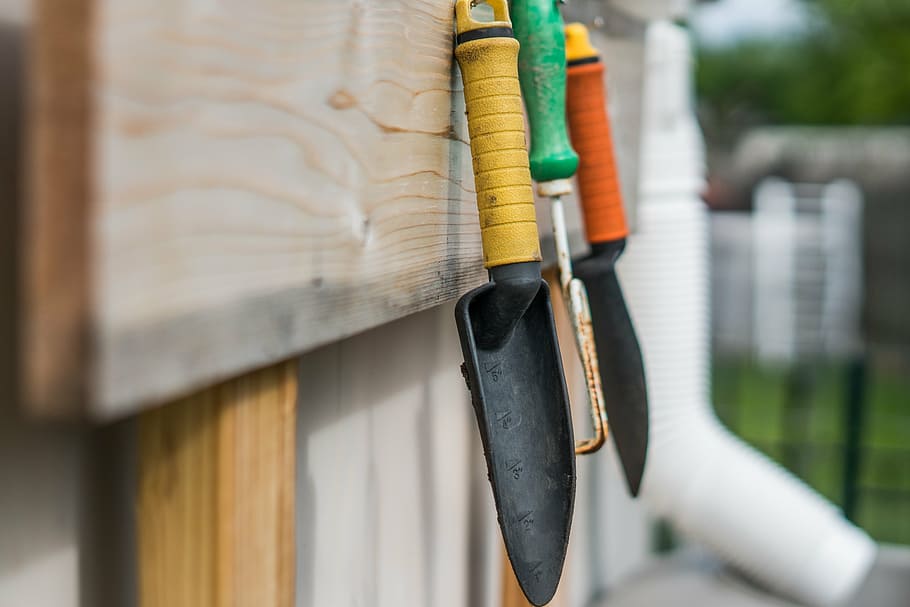 assorted gardening tools, blur, close-up, equipment, gardening tools, gardening trowel, hanging, macro, macro photography, old