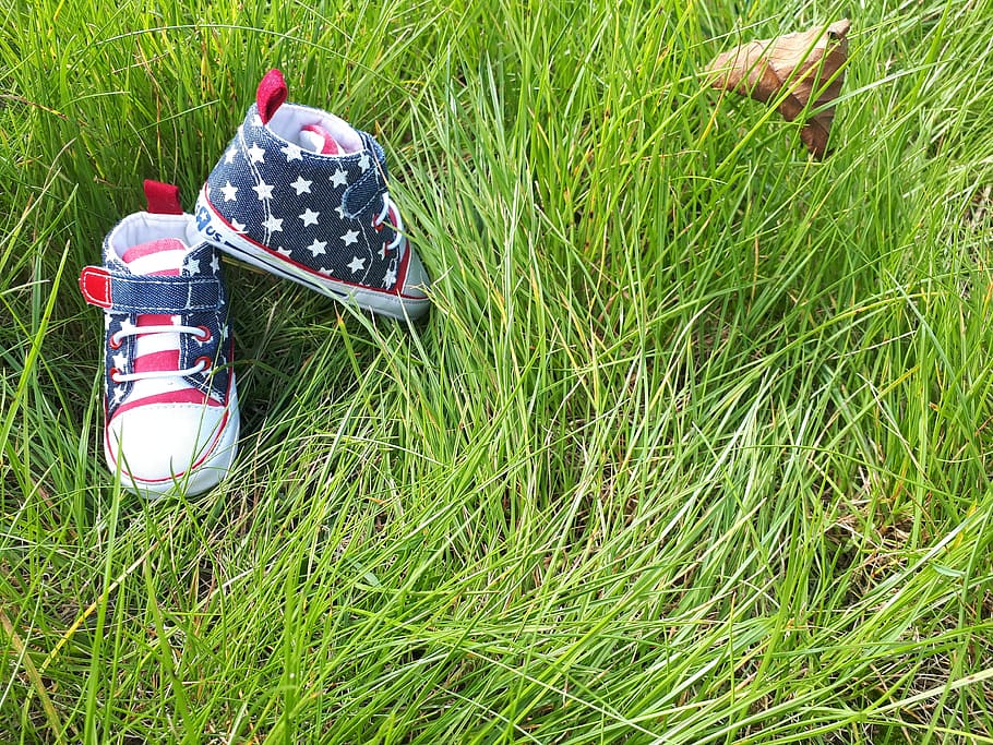 아기 신발, 신발, 아기, 어린이 신발, 잔디, 식물, 들, 땅, 녹색, 자연