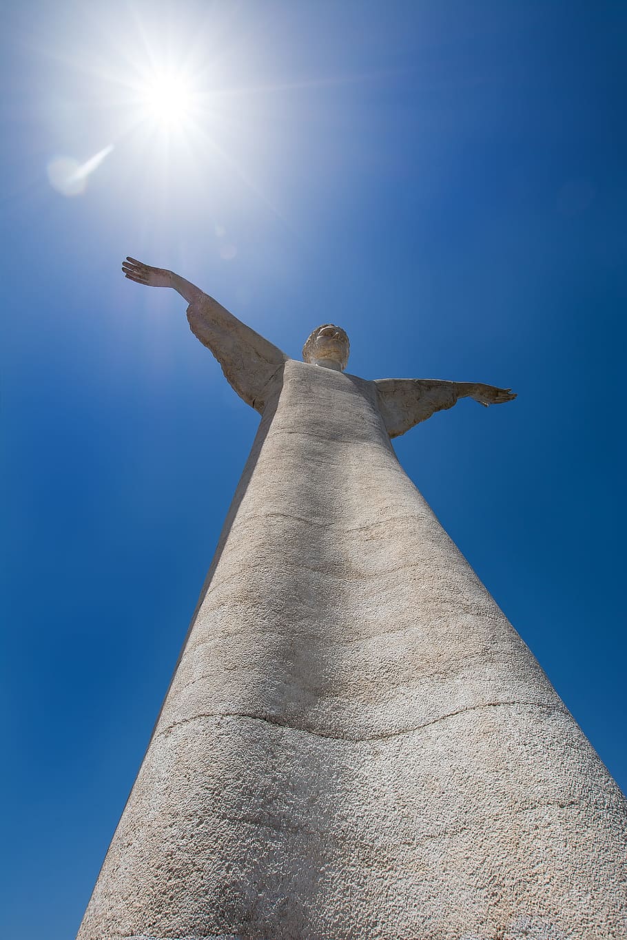 La estatua de, la estatua, escultura, Italia, arquitectura, Jesús, cielo, luz solar, vista de ángulo bajo, azul