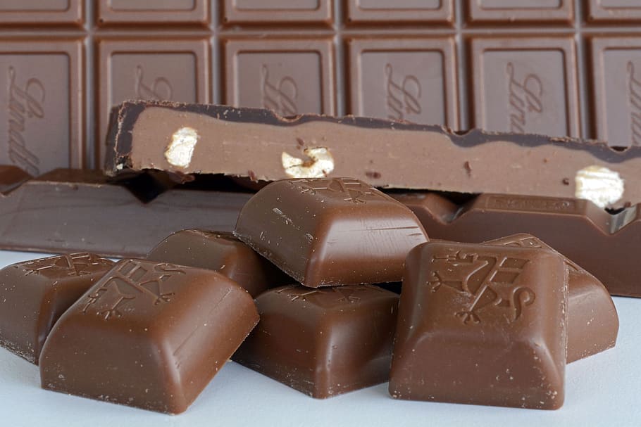 chocolate bar, chocolate, swiss chocolate, candy, delicious, nibble, sweet, nuts, milk, nutrition