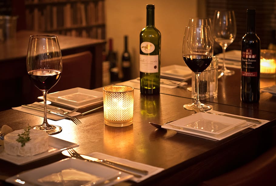 configuración de la cena, marrón, madera, mesa, bistro, vino, romántico, íntimo, bar, gastronomía