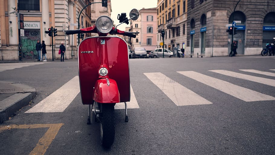 merah, skuter motor, parkir, pejalan kaki, sepeda motor, jalan, orang, perkotaan, kota, kendaraan