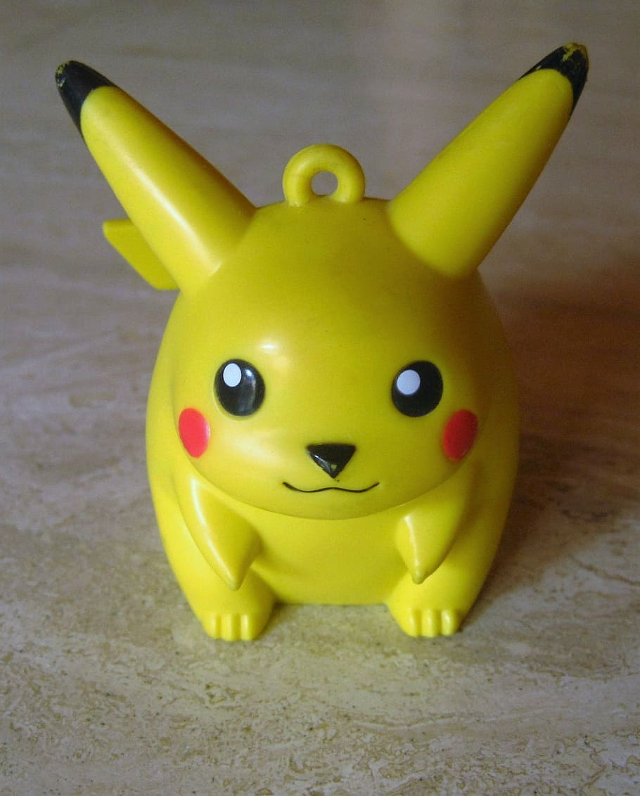 miniatura de pikachu, pokémon, pokémon go, engenharia fictícia, fictício, japonês, figura, amarelo, brinquedo, porquinho