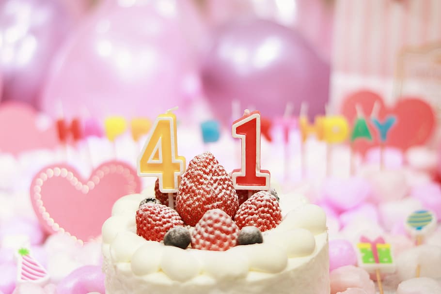 41 lilin, kue stroberi, lilin, kue, makanan penutup, makanan, perayaan, makanan manis, cupcake, ulang tahun