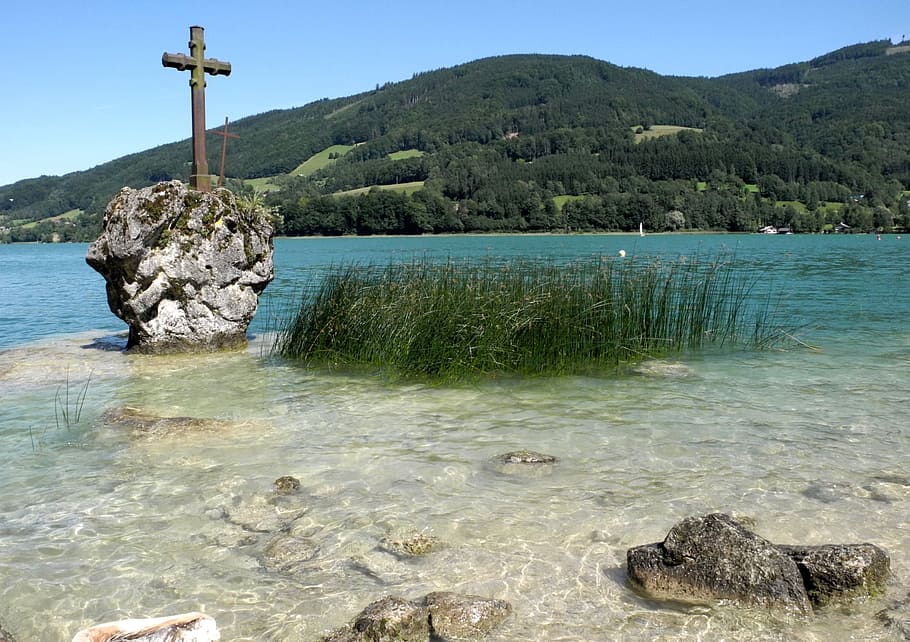 lake mondsee, municipality of lunar lakes country, country austria, salzkammergut, water - mondsee, cross-stone monument, summer, lake, lakeside, water